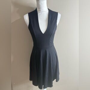 Soprano Black V-Neck Sleeveless Fit-and-Flare Mini Dress size small